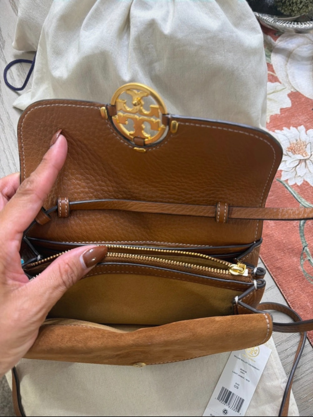 Tory Burch Cognac Pebbled Leather Crossbody with Gold Logo - Picture 2 of 4